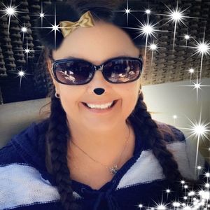 Meet your Posher, Debi